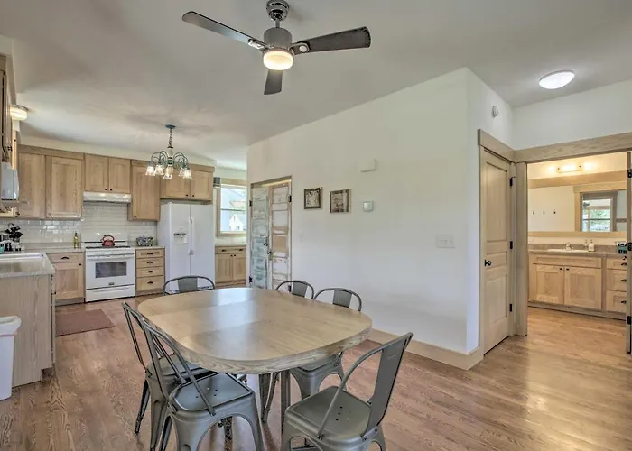 Idyllic Gem: Screened Porch, 1/2 Mi To River! Holiday home