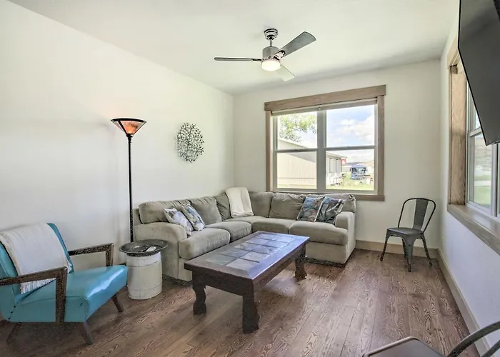 Idyllic Gem: Screened Porch, 1/2 Mi To River! Holiday home *