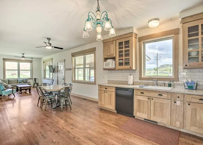 Idyllic Gem: Screened Porch, 1/2 Mi To River! Holiday home