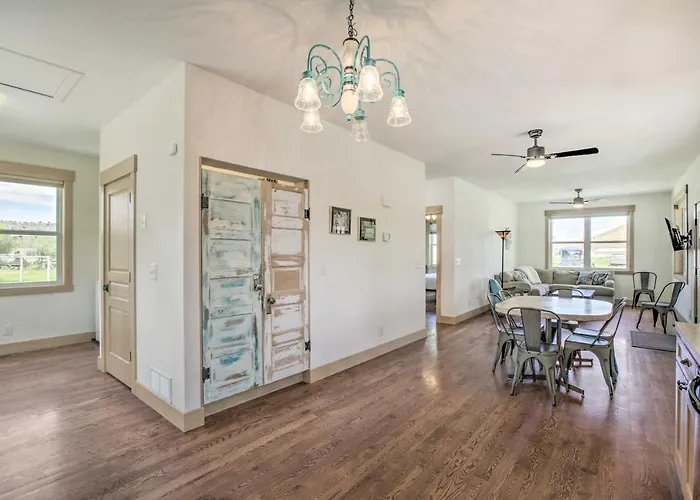 Idyllic Gem: Screened Porch, 1/2 Mi To River!