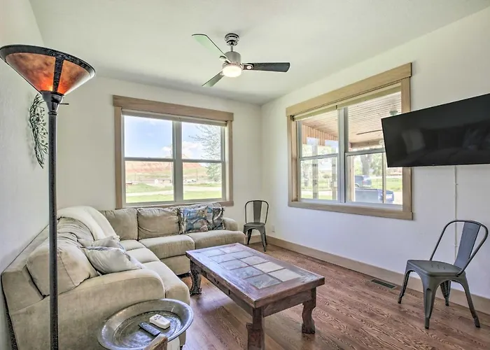 Holiday home Idyllic Gem: Screened Porch, 1/2 Mi To River!