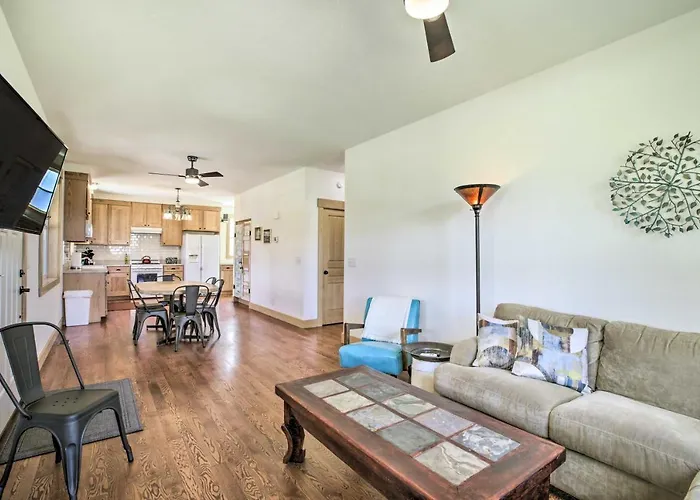 Idyllic Gem: Screened Porch, 1/2 Mi To River! Holiday home *