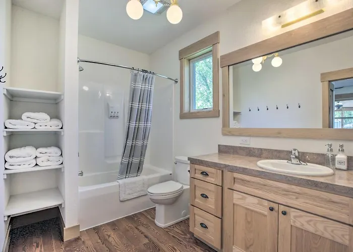 Idyllic Gem: Screened Porch, 1/2 Mi To River! Holiday home Thermopolis