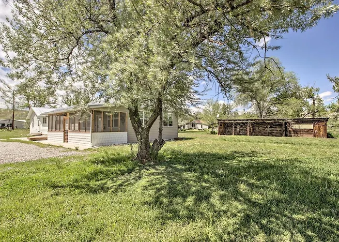 Holiday home Idyllic Gem: Screened Porch, 1/2 Mi To River!