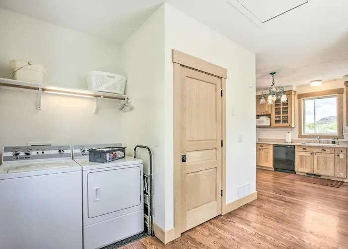 Idyllic Gem: Screened Porch, 1/2 Mi To River! Holiday home *
