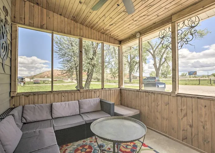 Idyllic Gem: Screened Porch, 1/2 Mi To River!